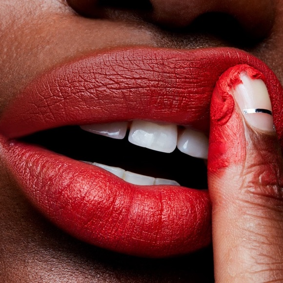 BUNDLE: MAC Retro Matte Lipstick in 707 Ruby Woo & 702 Dangerous - Picture 14 of 16